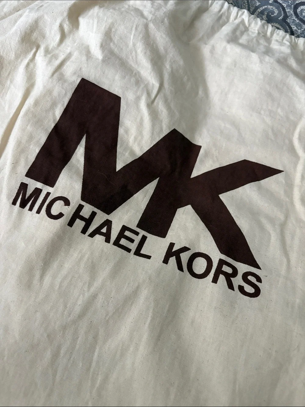 Michael Kors Lauryn Large Vanilla Gold hardware Logo Hobo Shoulder Bag purse
